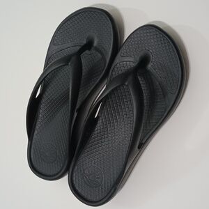 NWOT Freewaters Cloud9 Ultra Bliss EVA Foam Flip Flop Arch Support Sandals